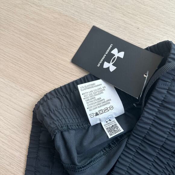 Under Armour Black Track Pant Size Small - NEW - Picture 10 of 10